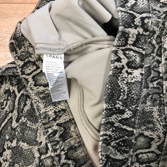 Spanx Snakeprint Pull-On Jean Pants Size Medium - Picture 8 of 8